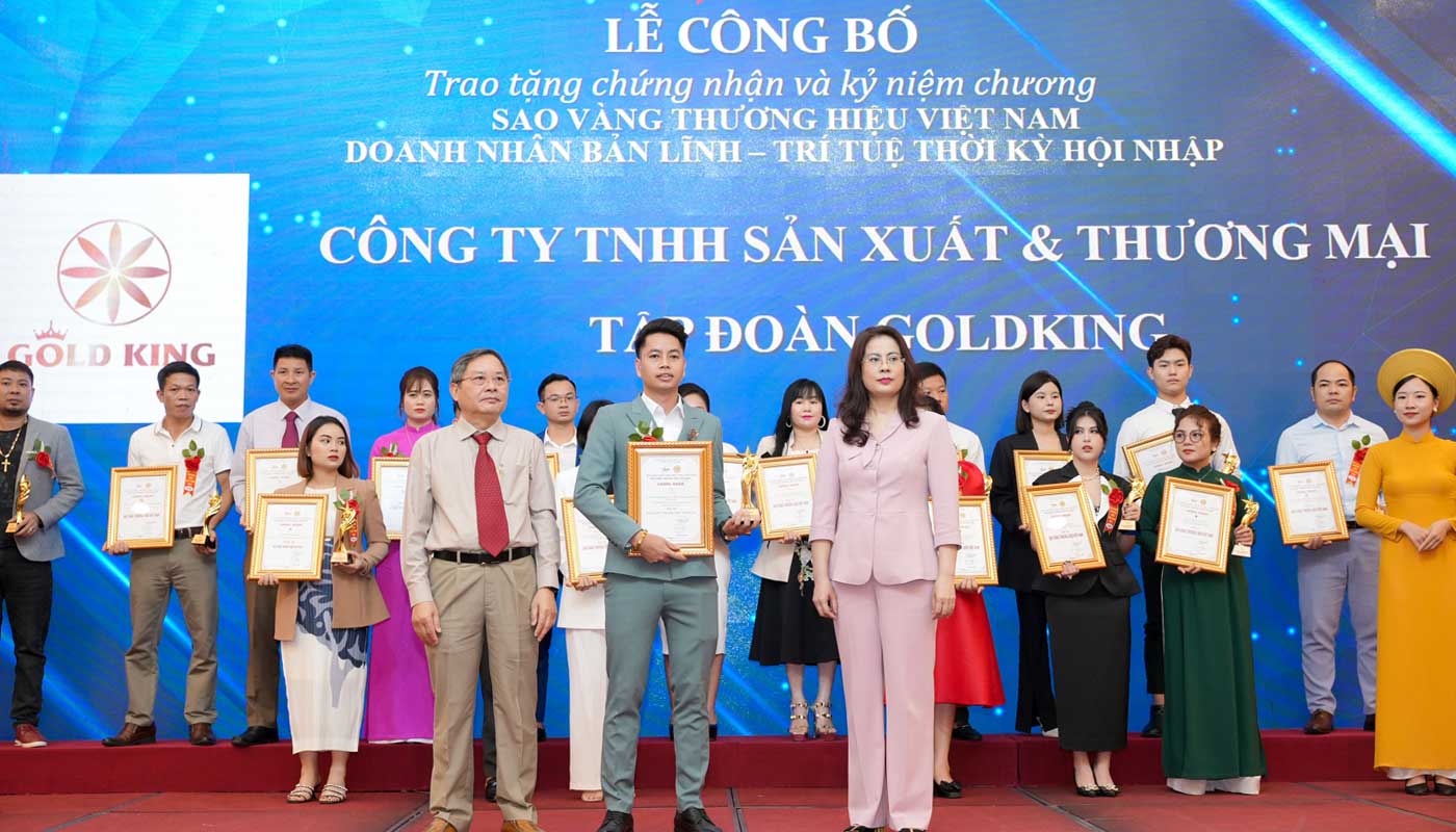 Hình ảnh trao tặng chứng nhận và kỷ niệm chương Sao vàng thương hiệu Việt Nam – Goldking